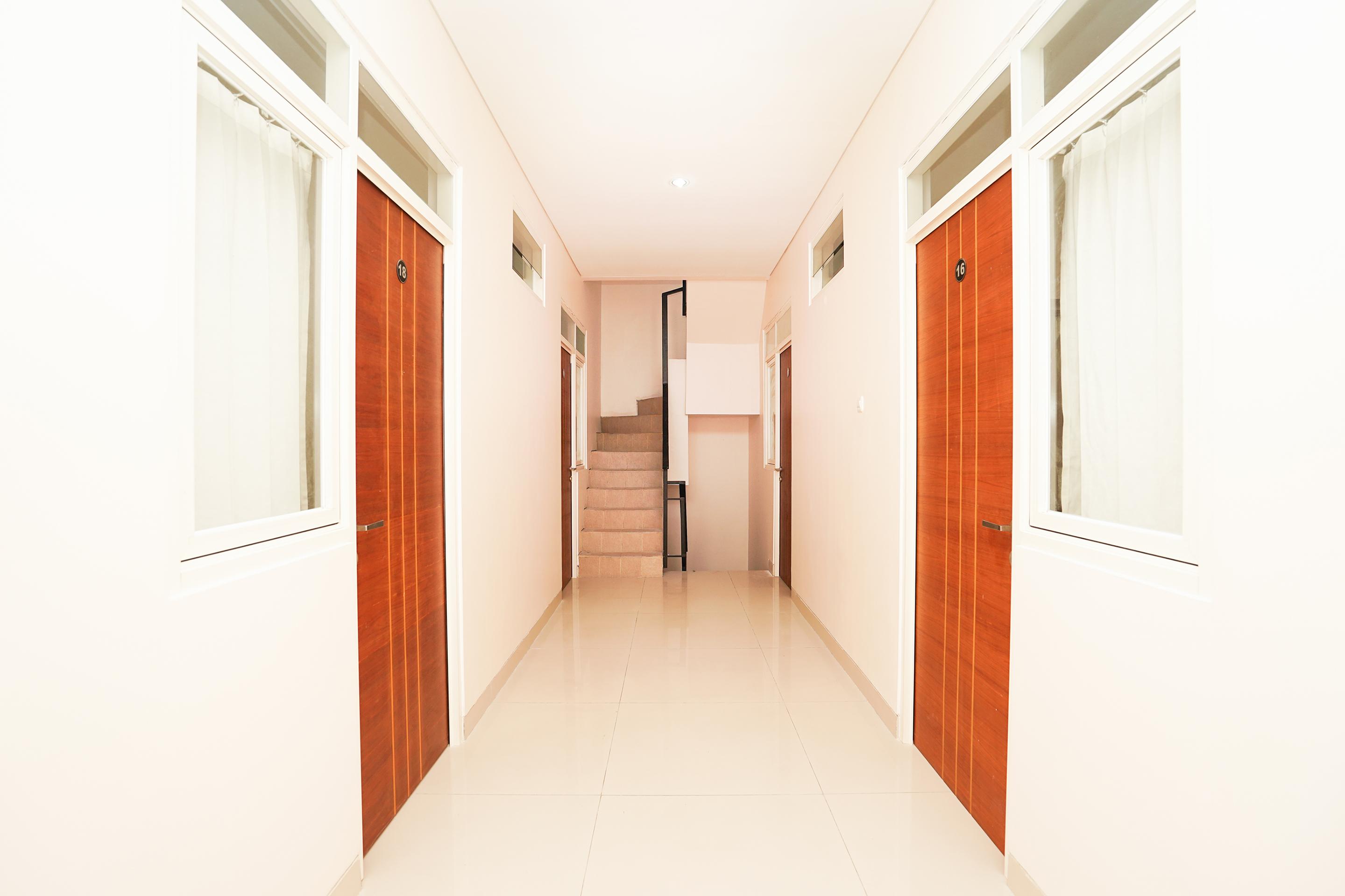 Oyo 782 Menjangan Residence At Citraland 1 Surabaya Ngoại thất bức ảnh