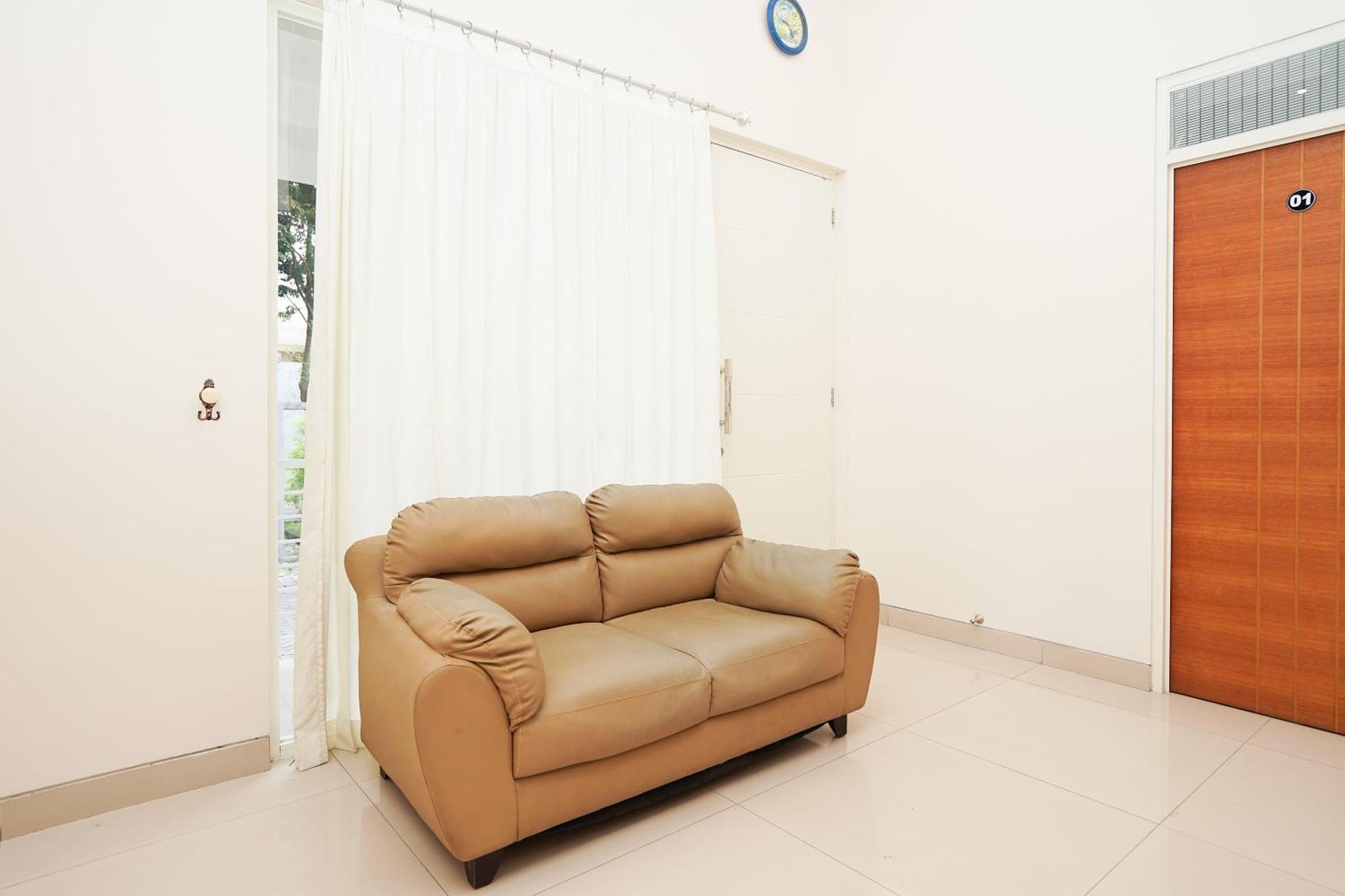 Oyo 782 Menjangan Residence At Citraland 1 Surabaya Ngoại thất bức ảnh