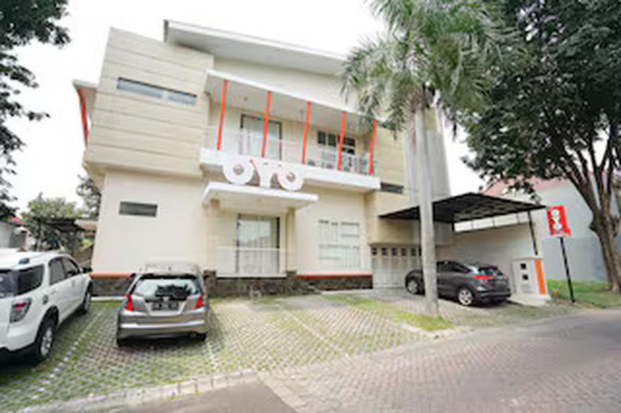 Oyo 782 Menjangan Residence At Citraland 1 Surabaya Ngoại thất bức ảnh